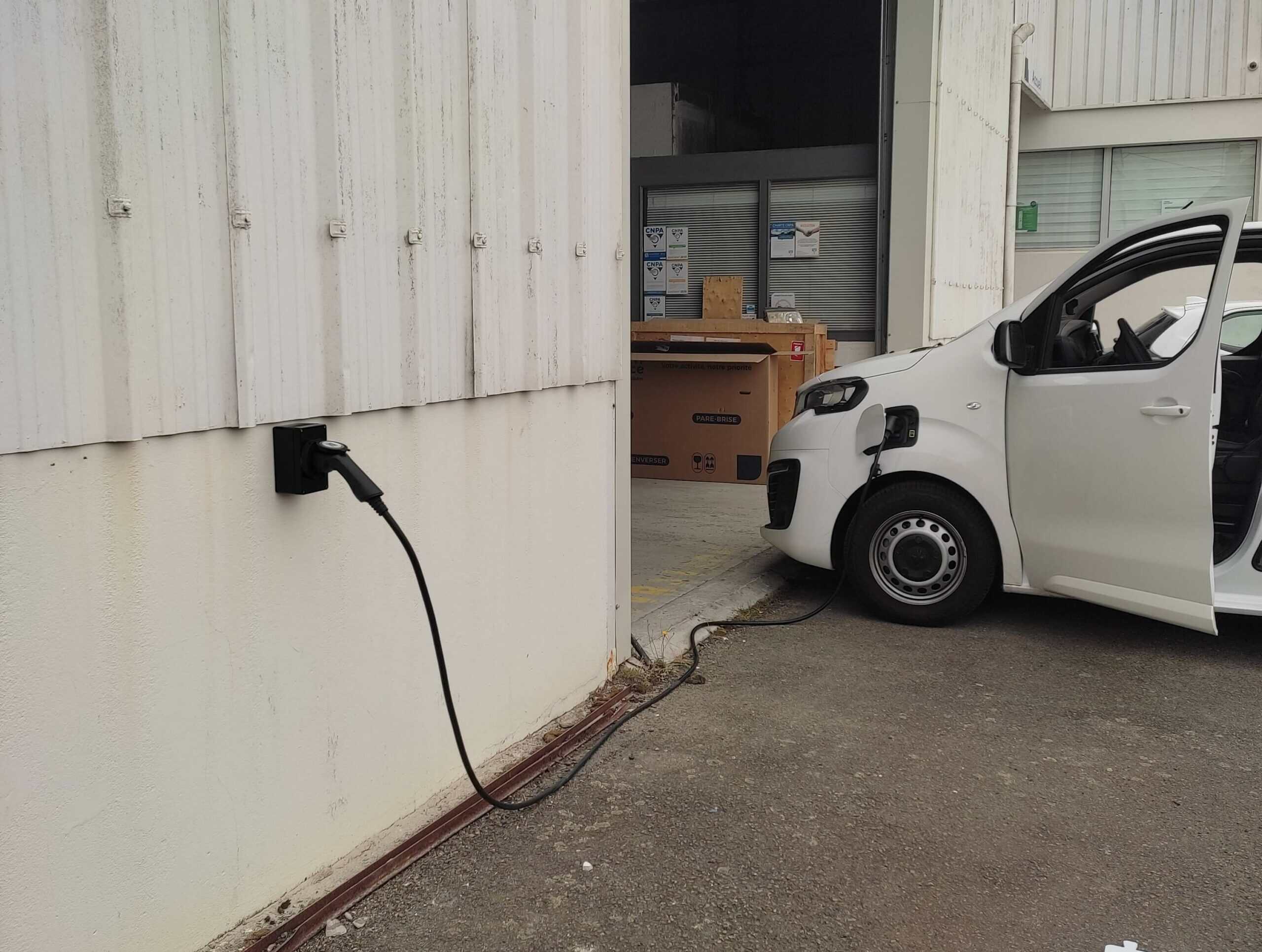 Ricarica auto elettrica a casa: tutto quello che devi sapere nel 2025