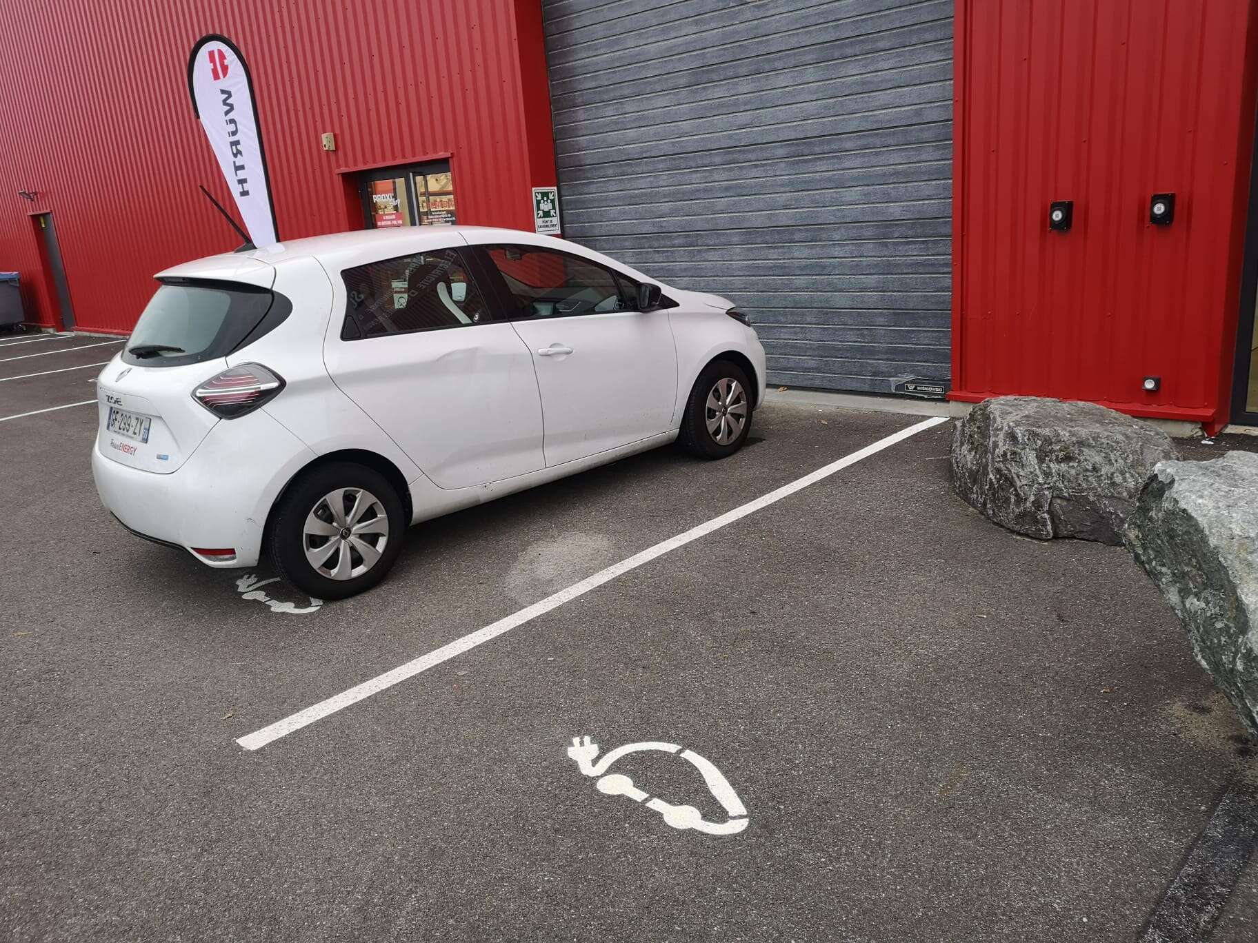 Quanto costa ricaricare un’auto elettrica nel 2025?