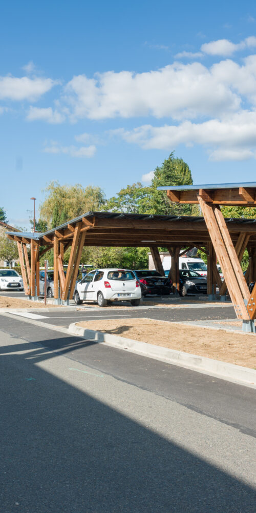 Tettoie fotovoltaiche grande parcheggio in legno