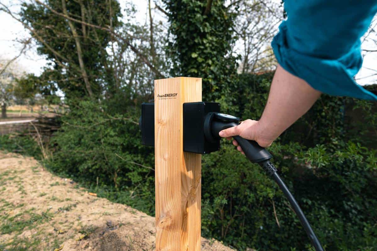 Colonnina di ricarica in legno Rossini Energy